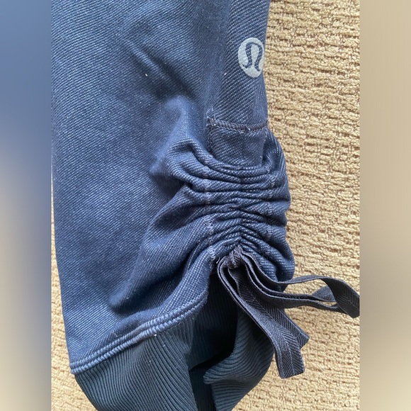Lululemon size 4 denim like crop leggings size 4 - Picture 2 of 7